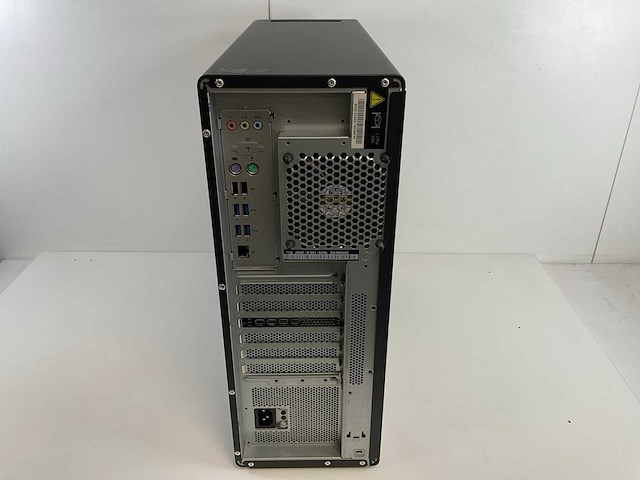 Lenovo p620, amd ryzen threadripper pro 3945wx, 128 gb ram (8x16gb), 1 tb nvme, amd radeon pro wx 3200 4 gb workstation - afbeelding 4 van  6
