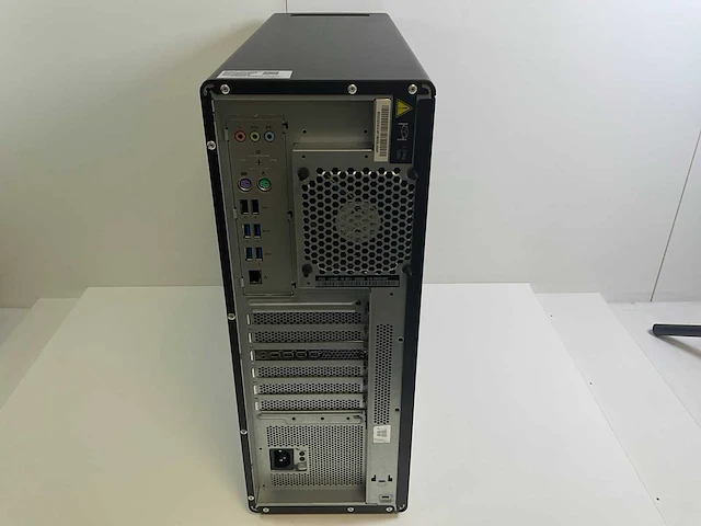 Lenovo p620, amd ryzen threadripper pro 3945wx, 128 gb ram (8x16gb), 1 tb nvme, amd radeon pro wx 3200 4 gb workstation - afbeelding 4 van  6