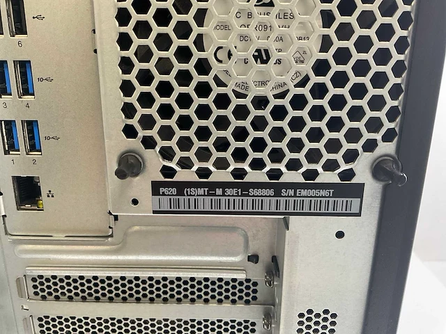 Lenovo p620, amd ryzen threadripper pro 3945wx, 128 gb ram (8x16gb), 1 tb nvme, amd radeon pro wx 3200 4 gb workstation - afbeelding 5 van  6