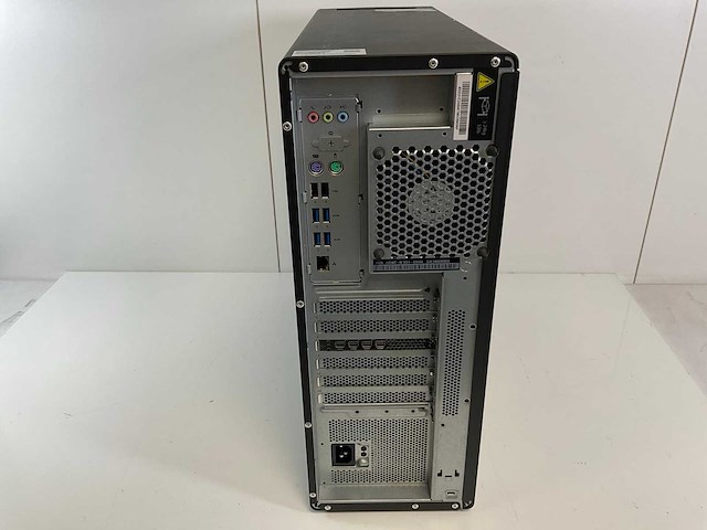 Lenovo p620, amd ryzen threadripper pro 3945wx, 128 gb ram (8x16gb), 1 tb nvme, amd radeon pro wx3200 4 gb workstation - afbeelding 4 van  5