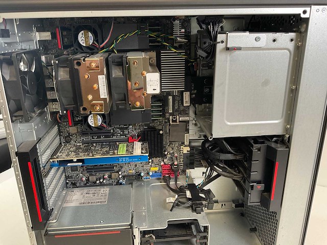 Lenovo p620, amd ryzen threadripper pro 3945wx, 128 gb ram (8x16gb), no hdd, amd radeon pro wx 3200 4 gb workstation - afbeelding 6 van  6