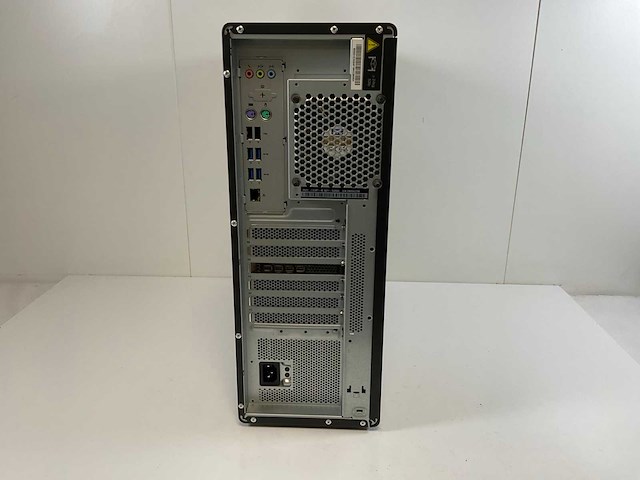 Lenovo p620, amd ryzen threadripper pro 3945wx, 128 gb ram(8x 16gb), no hdd, amd radeon pro wx 3200 4gb workstation - afbeelding 4 van  5