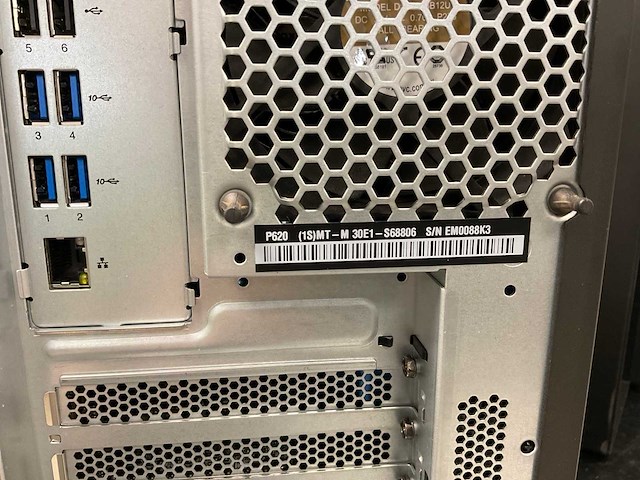Lenovo p620, amd ryzen threadripper pro 3945wx, 128 gb ram(8x 16gb), no hdd, amd radeon pro wx 3200 4gb workstation - afbeelding 5 van  5