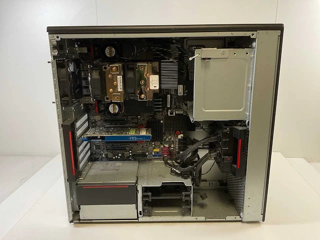 Lenovo p620, amd ryzen threadripper pro 3995w, 256 gb ram(8x 32 gb), 2 tb nvme, amd radeon pro wx 3200 4gb workstation - afbeelding 6 van  7