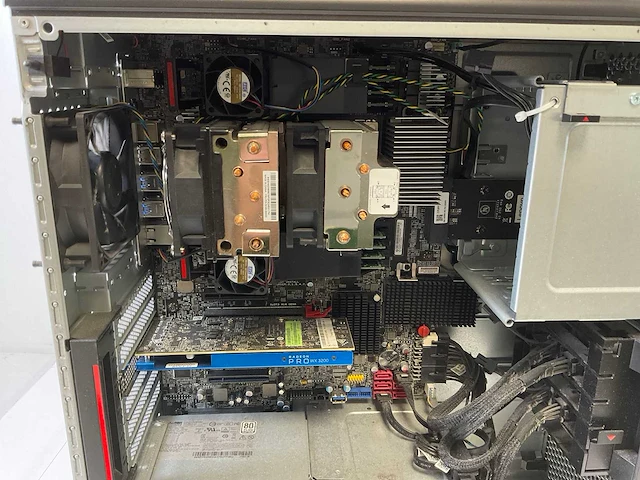 Lenovo p620, amd ryzen threadripper pro 3995w, 256 gb ram(8x 32 gb), 2 tb nvme, amd radeon pro wx 3200 4gb workstation - afbeelding 7 van  7
