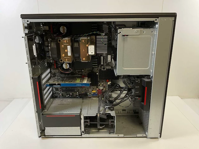 Lenovo p620, amd ryzen threadripper pro 3995w, 256 gb ram(8x 32 gb), 2 tb nvme, amd radeon pro wx 3200 4gb workstation - afbeelding 6 van  7