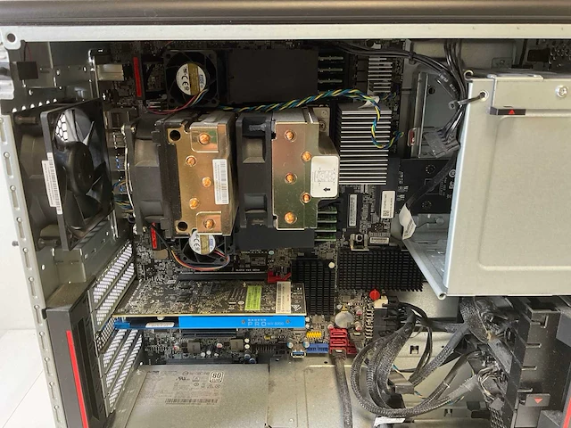 Lenovo p620, amd ryzen threadripper pro 3995w, 256 gb ram(8x 32 gb), 2 tb nvme, amd radeon pro wx 3200 4gb workstation - afbeelding 7 van  7