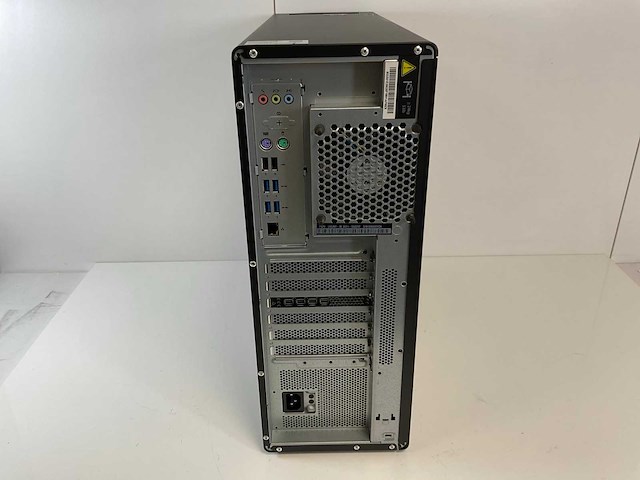 Lenovo p620, amd ryzen threadripper pro 3995wx, 256 gb ram, 2 tb nvme, amd radeon pro wx 3200 4 gb workstation - afbeelding 4 van  5