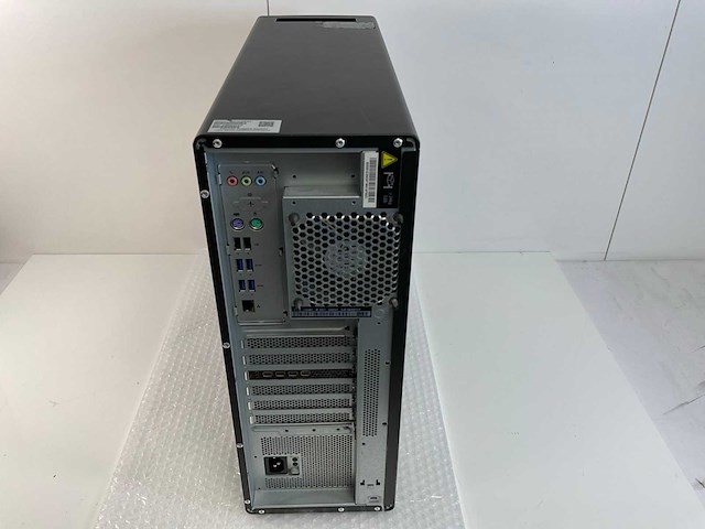 Lenovo p620, amd ryzen threadripper pro 3995wx, 256 gb ram (8x32gb), 2 tb nvme, amd radeon pro wx 3200 4 gb workstation - afbeelding 4 van  6