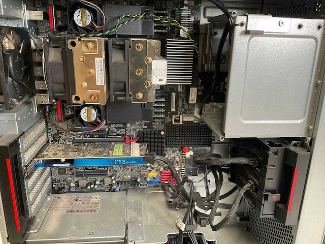 Lenovo p620, amd ryzen threadripper pro 3995wx, 256 gb ram (8x32gb), 2 tb nvme, amd radeon pro wx 3200 4 gb workstation - afbeelding 6 van  6
