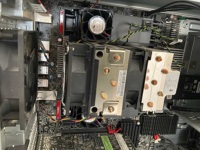 Lenovo p620, amd ryzen threadripper pro 3995wx, 256 gb ram (8x32gb), 2 tb nvme, amd radeon pro wx3200 4 gb workstation - afbeelding 6 van  6
