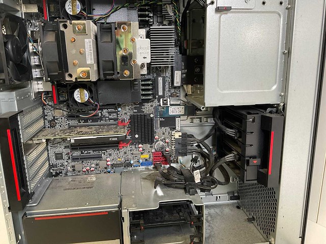 Lenovo p620, amd ryzen threadripper pro 3995wx, 256 gb ram (8x32gb) , 256 gb nvme, nvidia quadro p1000 4 gb workstation - afbeelding 3 van  3