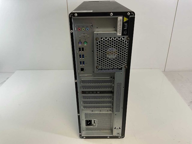 Lenovo p620, amd ryzen threadripper pro 3995wx, 256 gb ram (8x32gb), no hdd, amd radeon pro wx3200 4 gb workstation - afbeelding 3 van  3