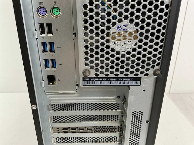 Lenovo p620, amd ryzen threadripper pro 3995wx, 32 gb ram (2x16gb), no hdd, amd radeon pro wx3200 4 gb workstation - afbeelding 1 van  1