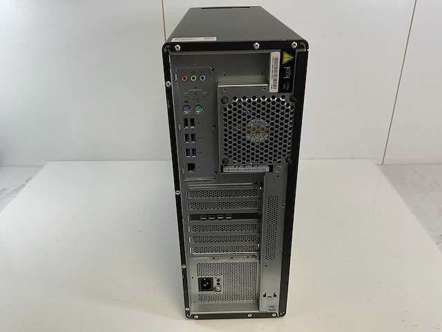 Lenovo p620, amd ryzen threadripper pro 5945wx, 128 gb ram (8x16gb), 1 tb nvme, nvidia quadro p1000 4 gb workstation - afbeelding 2 van  2
