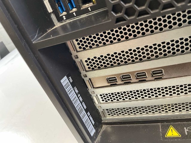 Lenovo p920, 2x xeon(r) gold 6154, 192 gb ram, no hdd, nvidia quadro p1000 4 gb workstation - afbeelding 5 van  5