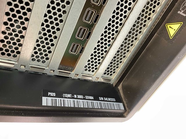 Lenovo p920, 2x xeon(r) gold 6154, 192 gb ram, no hdd, nvidia quadro p1000 4gb workstation - afbeelding 4 van  5