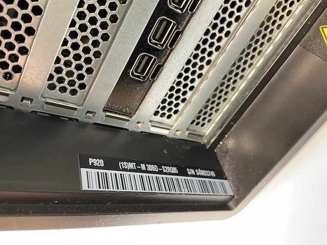 Lenovo p920, 2x xeon(r) gold 6154, 192 gb ram(12x 16gb), no hdd, nvidia quadro p1000 4gb workstation - afbeelding 3 van  3