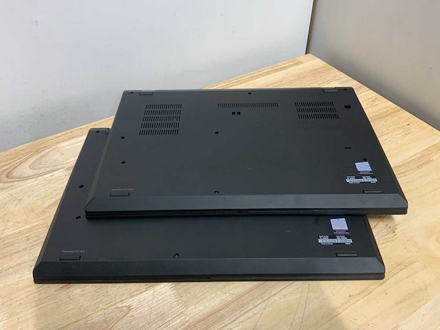 Lenovo t15 - laptop (2x) - afbeelding 5 van  6