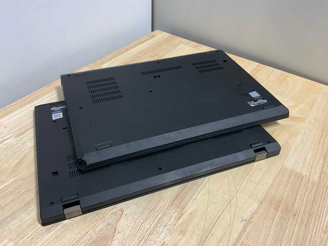 Lenovo t15 - laptop (2x) - afbeelding 2 van  5