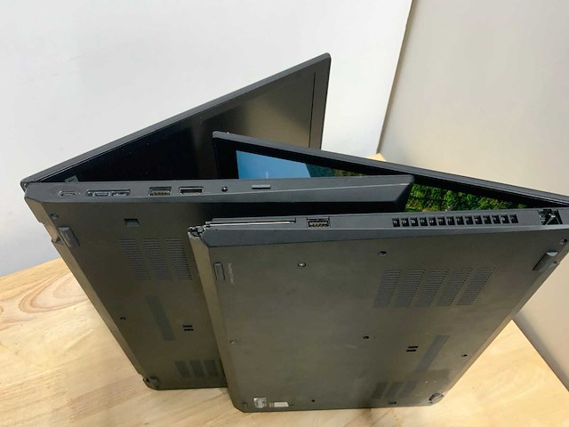Lenovo t15 - laptop (2x) - afbeelding 4 van  5