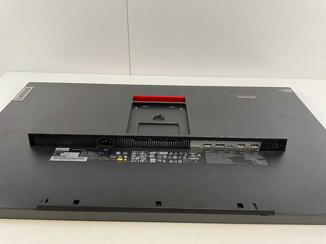 Lenovo (t32p-20) 32”, 3840x2160 (uhd) ips monitor - afbeelding 5 van  6
