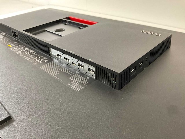 Lenovo (t32p-20) 32”, 3840x2160 (uhd) ips monitor - afbeelding 5 van  6