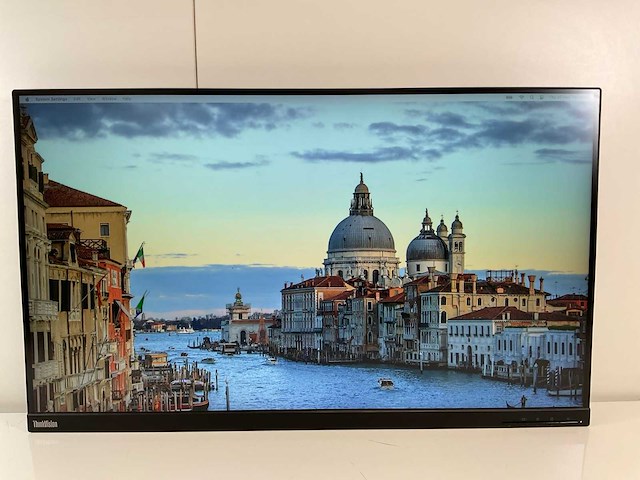 Lenovo (t32p-20) 32”, 3840x2160 (uhd) ips monitor - afbeelding 1 van  8