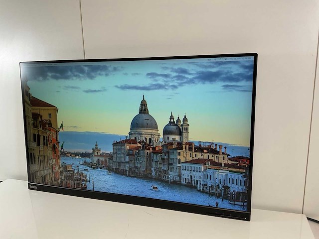 Lenovo (t32p-20) 32”, 3840x2160 (uhd) ips monitor - afbeelding 2 van  8