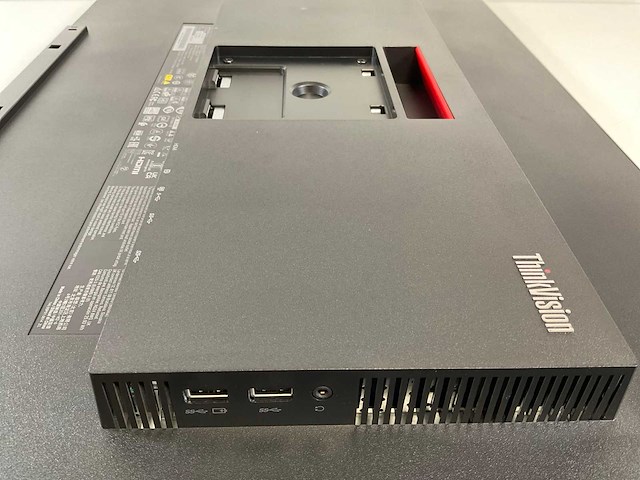 Lenovo (t32p-20) 32”, 3840x2160 (uhd) ips monitor - afbeelding 8 van  8