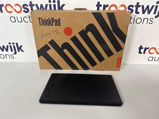 Lenovo thinkpad e16 gen 2 laptop | wacom intuos pro m south tekentablet - afbeelding 1 van  4