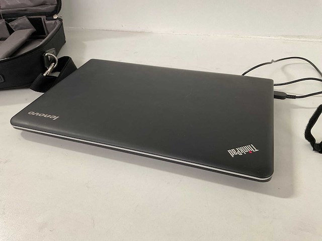 Lenovo thinkpad laptop met tas - afbeelding 4 van  6