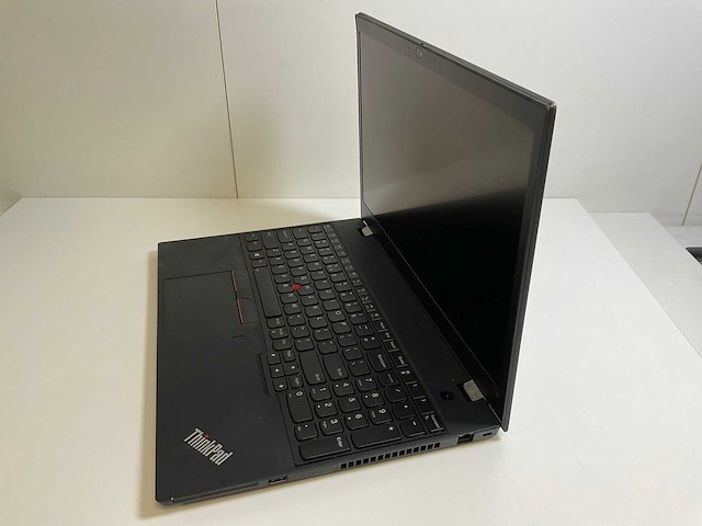 Lenovo thinkpad t15 g1 15.6”, core(tm) i5 10th gen, 16 gb ram, 256 gb nvme laptop - afbeelding 2 van  4