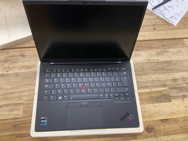 Lenovo thinkpad x1 carbon gen 11 laptop - afbeelding 3 van  5