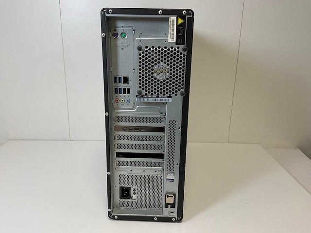 Lenovo thinkstation p520, xeon(r) w-2135, 16 gb ram, no hdd, nvidia quadro p1000 4 gb workstation - afbeelding 4 van  5