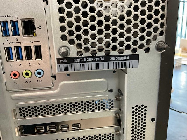 Lenovo thinkstation p520, xeon(r) w-2135, 64 gb ram, no hdd, nvidia quadro p1000 4gb workstation - afbeelding 5 van  5