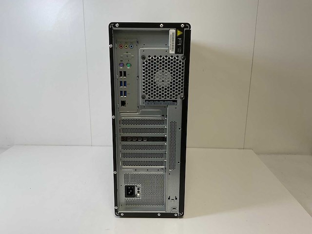Lenovo thinkstation p620+, amd ryzen threadripper pro 3995wx, 256 gb ram, no hdd, nvidia amd radeon pro wx 3200 4 gb workstation - afbeelding 4 van  5