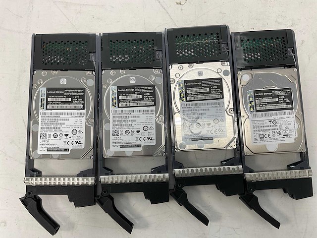 Lenovo thinksystem (de240s) - 22x 1,8 tb lenovo (st1800mm0129) - 2x 1.8 tb lenovo (al15seb18eq) 2u24 sff expansion enclosure; - afbeelding 4 van  14