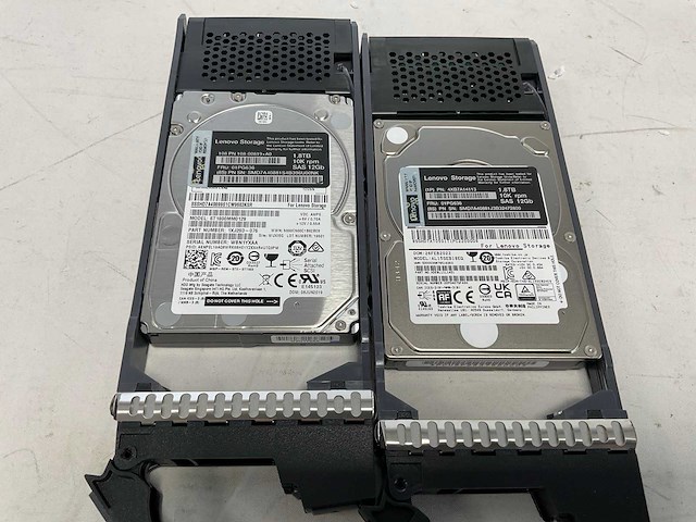 Lenovo thinksystem (de240s) - 22x 1,8 tb lenovo (st1800mm0129) - 2x 1.8 tb lenovo (al15seb18eq) 2u24 sff expansion enclosure; - afbeelding 5 van  14