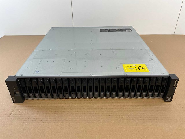Lenovo thinksystem (de240s) - 22x 1,8 tb lenovo (st1800mm0129) - 2x 1.8 tb lenovo (al15seb18eq) 2u24 sff expansion enclosure; - afbeelding 1 van  14