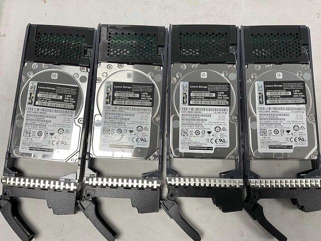 Lenovo thinksystem (de240s) - 22x 1,8 tb lenovo (st1800mm0129) - 2x 1.8 tb lenovo (al15seb18eq) 2u24 sff expansion enclosure; - afbeelding 13 van  14