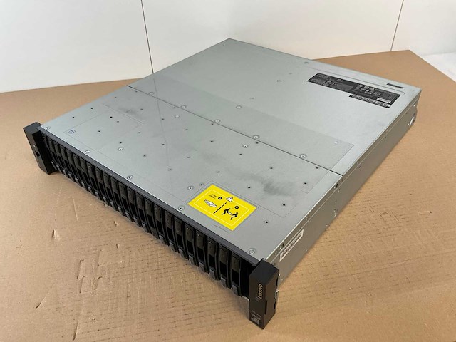 Lenovo thinksystem (de240s) - 22x 1,8 tb lenovo (st1800mm0129) - 2x 1.8 tb lenovo (al15seb18eq) 2u24 sff expansion enclosure; - afbeelding 9 van  14