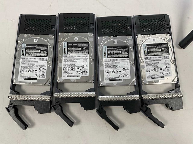 Lenovo thinksystem (de240s) - 22x 1,8 tb lenovo (st1800mm0129) & 1x 1,8 tb lenovo (al15seb18eq) 2u24 sff expansion enclosure; - afbeelding 3 van  14