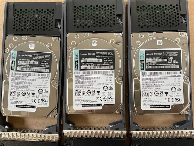 Lenovo thinksystem (de240s) - 23x 1,8 tb lenovo (st1800mm0129) - 1x 1.8 tb lenovo (al15seb18eq) 2u24 sff expansion enclosure; - afbeelding 3 van  15