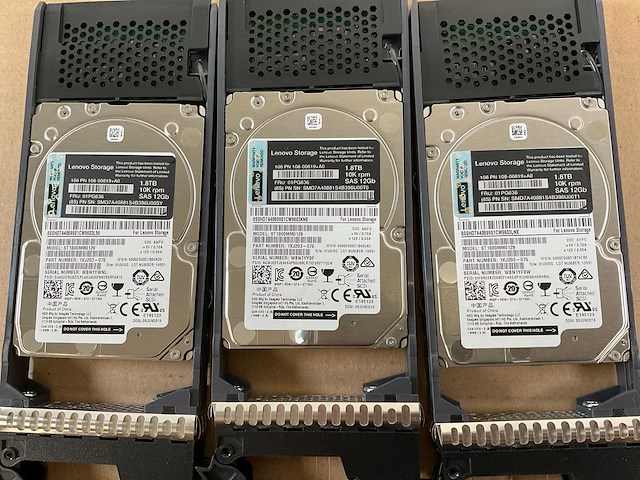 Lenovo thinksystem (de240s) - 23x 1,8 tb lenovo (st1800mm0129) - 1x 1.8 tb lenovo (al15seb18eq) 2u24 sff expansion enclosure; - afbeelding 6 van  15
