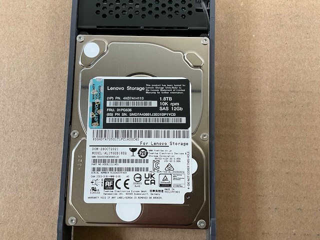 Lenovo thinksystem (de240s) - 23x 1,8 tb lenovo (st1800mm0129) - 1x 1.8 tb lenovo (al15seb18eq) 2u24 sff expansion enclosure; - afbeelding 13 van  15