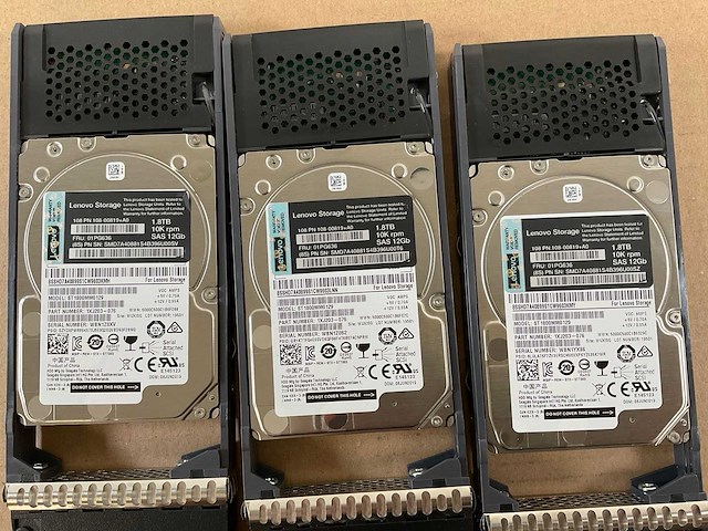 Lenovo thinksystem (de240s) - 23x 1,8 tb lenovo (st1800mm0129) - 1x 1.8 tb lenovo (al15seb18eq) 2u24 sff expansion enclosure; - afbeelding 15 van  15