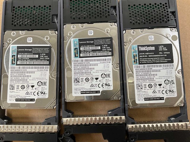 Lenovo thinksystem (de240s) - 23x 1,8 tb lenovo (st1800mm0129) - 1x 1.8 tb lenovo (al15seb18eq) 2u24 sff expansion enclosure; - afbeelding 2 van  15