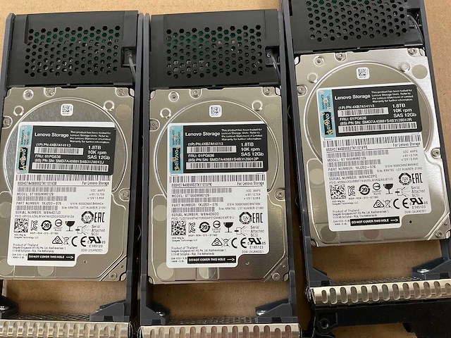 Lenovo thinksystem (de240s) - 23x 1,8 tb lenovo (st1800mm0129) - 1x 1.8 tb lenovo (al15seb18eq) 2u24 sff expansion enclosure; - afbeelding 3 van  15