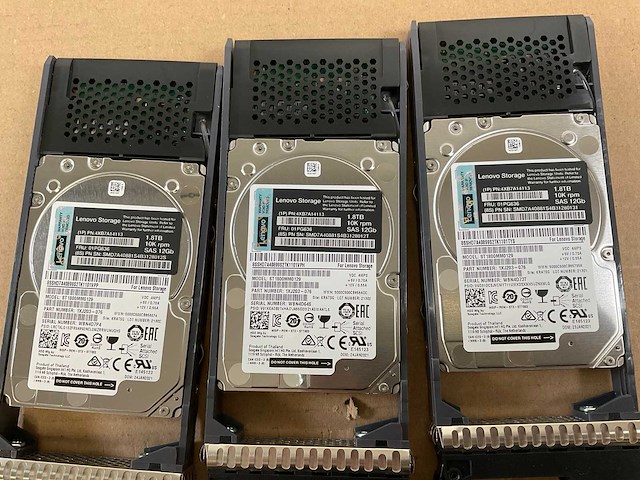 Lenovo thinksystem (de240s) - 23x 1,8 tb lenovo (st1800mm0129) - 1x 1.8 tb lenovo (al15seb18eq) 2u24 sff expansion enclosure; - afbeelding 4 van  15
